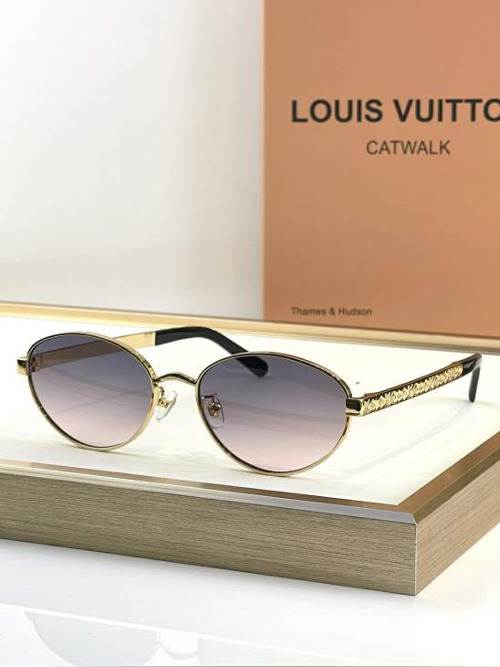 Picture of Louis Vuitton Sunglasses _SKUfw76512808fw
